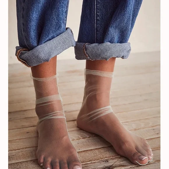 Free people gossamer green sheer socks new in package one size - Picture 2 of 3